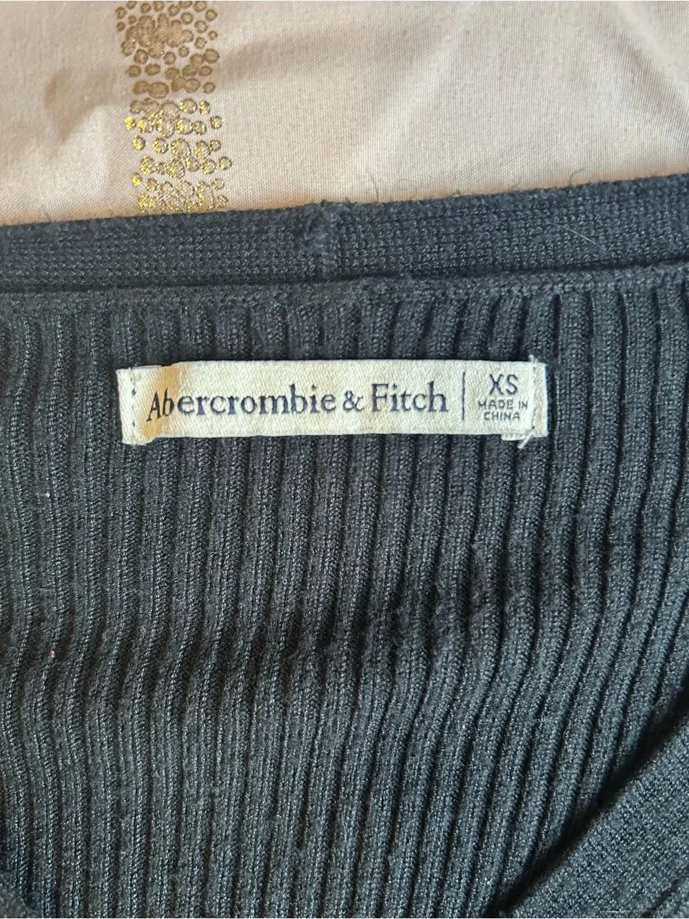 Abercrombie & Fitch Black Ribbed V-Neck Button Cardigan - Picture 2 of 2